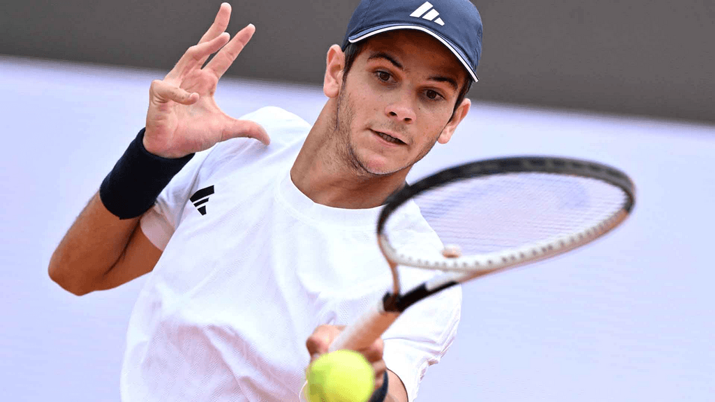 Рафаэль Ходар — фаворит матча против Игнасио Бусе на ATP Queen's Club 16 июня 2026
